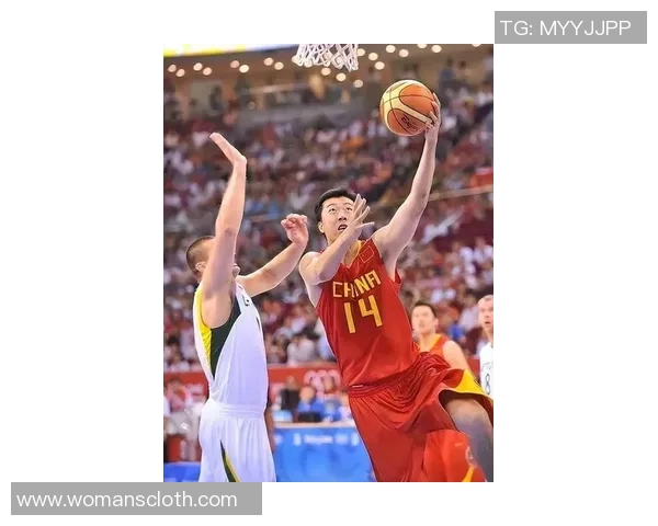 姚明与王治郅携手并肩共创中国篮球辉煌历史的传奇时刻