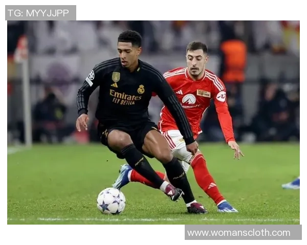 欧冠经典对决皇马上演惊天逆转以4比3战胜曼联全场沸腾