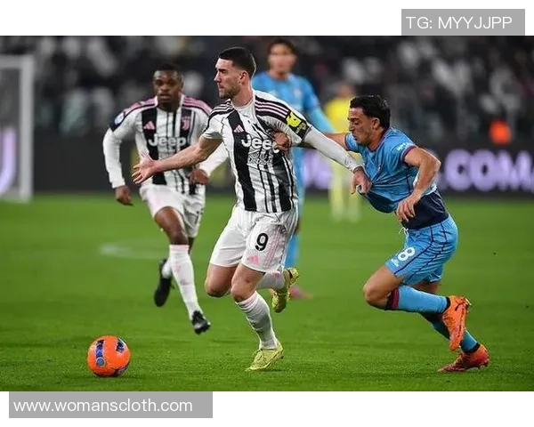 巴萨与尤文友谊赛激战四三红牌事件引发全场热议与争议 巴萨与尤文友谊赛激战四三红牌事件引发全场热议与争议